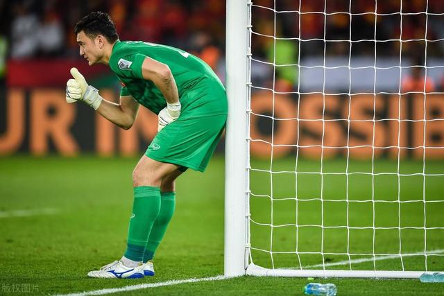 中国男足0-0闷平泰国！狂轰24脚射门0进球！观众人数不如U23比赛